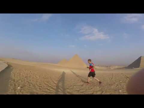 Corrent per les piramides - Egipte 2017 de toniddp
