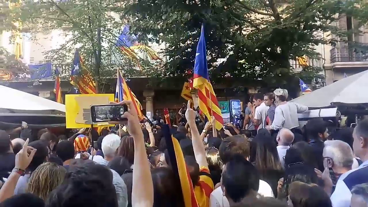 Crits en CONTRA d'ESPANYA a manifestació INDEPENDENTISTA de La pissarra