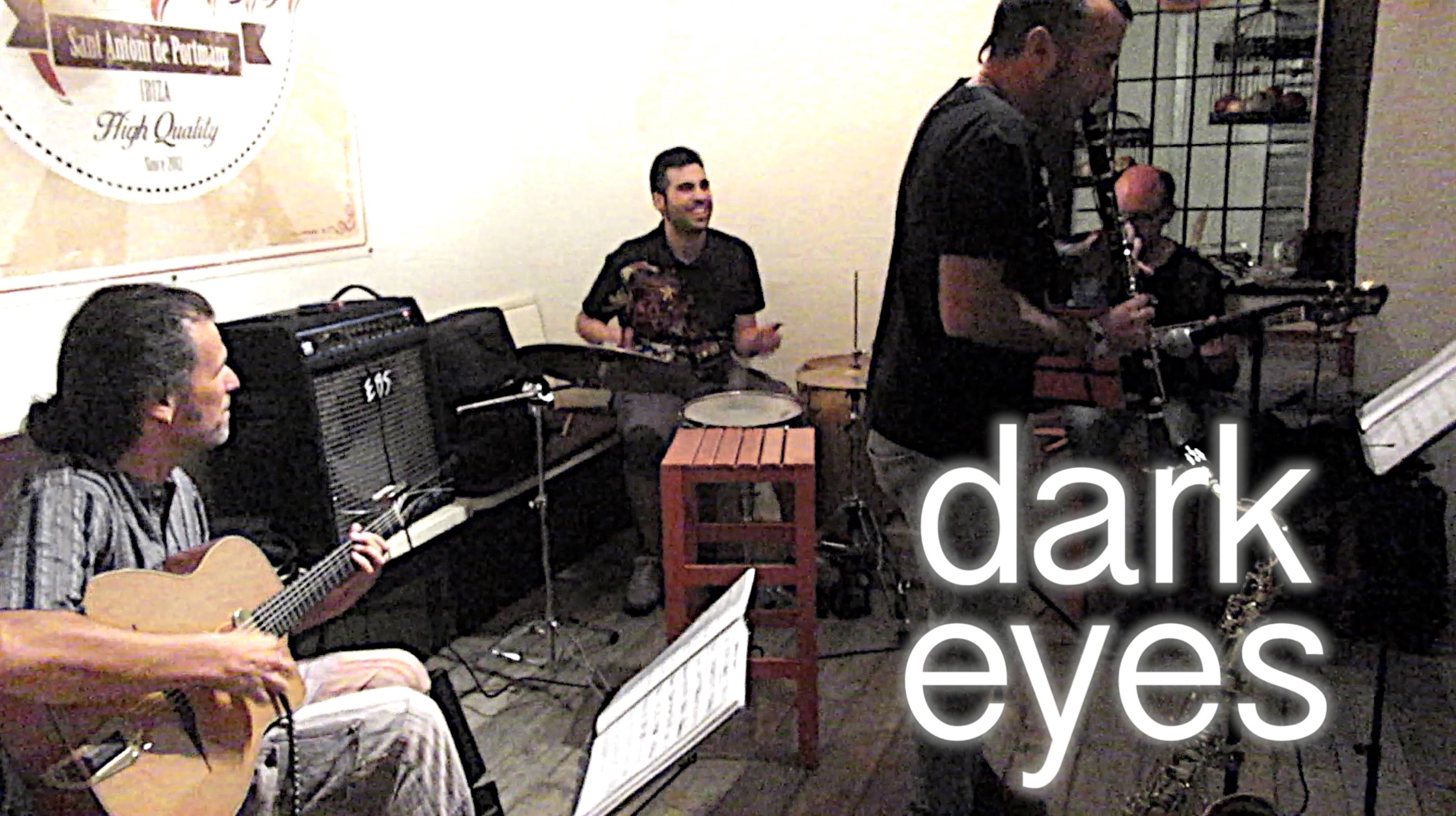 Jugando con la música | dark eyes de Darth Segador