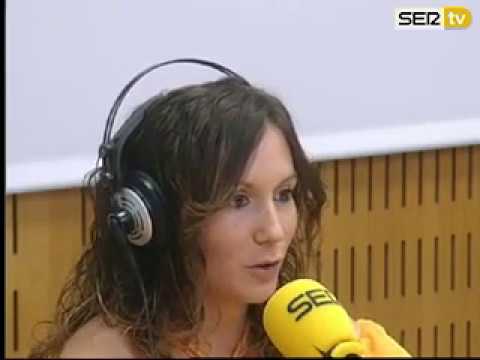 La periodista Emma Tomás presenta 'Lluvia de septiembre' en Radio Valencia de els gustos reunits