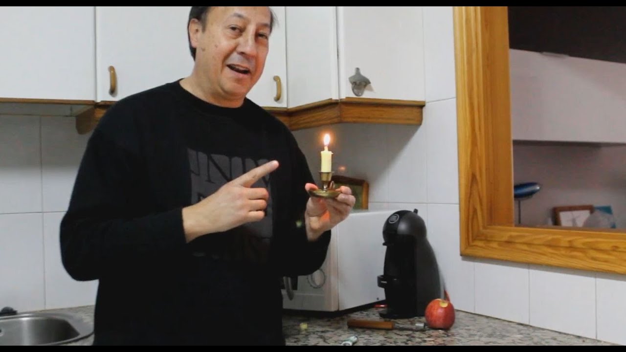 Experiments per fer a casa 11. Espelma sorprenent de Josep Duran