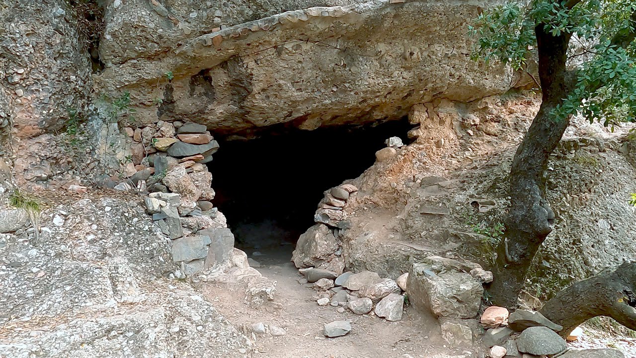 Cova del Racó Gran o del Tinet i cova dels Traginers. Serra de l'Obac. de Lluís Fernàndez López