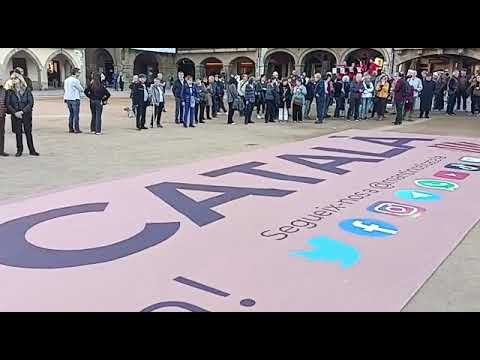 Pancarta gran 'Mantinc el català' de Fundació Bofill